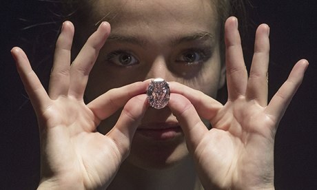创下钻石拍卖世界纪录的粉钻买家悔约，苏富比接盘