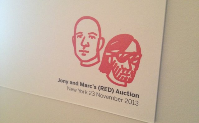 两位设计大神鼎力相助，摇滚巨星 Bono 的红色慈善拍卖大获成功
