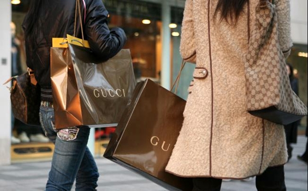 3月份中国游客海外奢侈品消费同比下跌 24%，为 2010年以来首度下滑