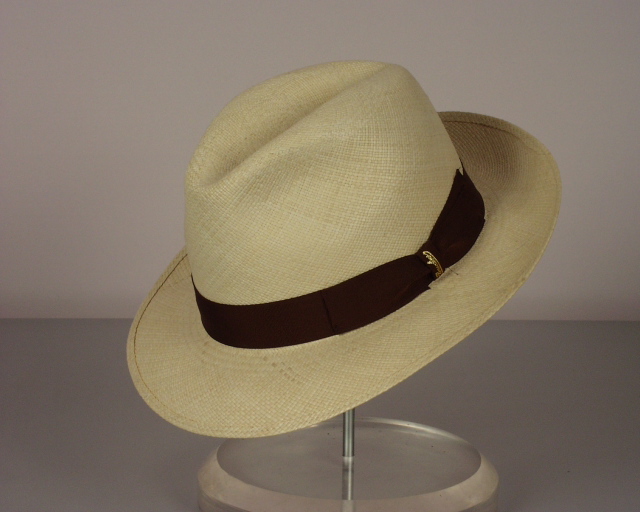 送昏君,迎明主,意大利经典制帽品牌 borsalino 摆脱破产命运