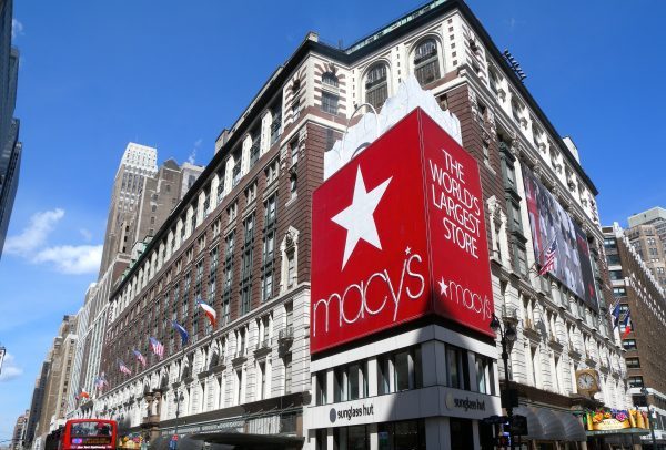 梅西百货，Neiman Marcus百货，哪一家更值得被收购？