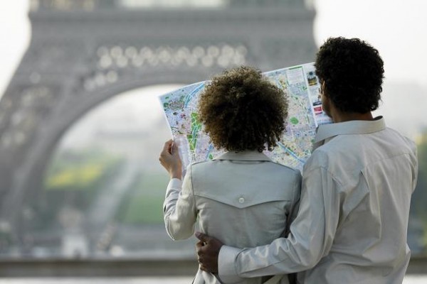 “巴黎人民的生活一切照常！”政府发起旅游主题倡议安抚海外游客
