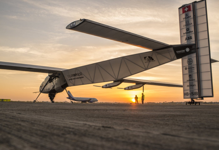 太阳能飞机 The Solar Impulse 2 打破无间断飞行纪录