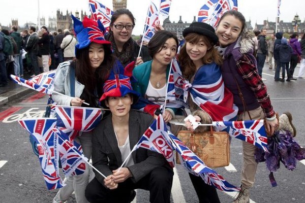 因签证申请程序简化，中国游客 7月在英国的消费同比上涨 45%
