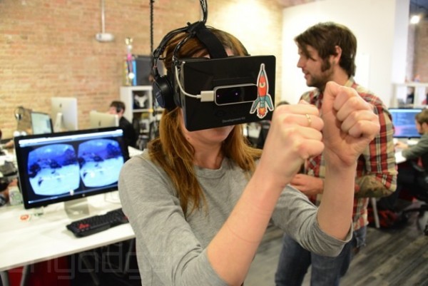 Oculus 联手三星推出99美元虚拟现实设备，让VR离大众更近