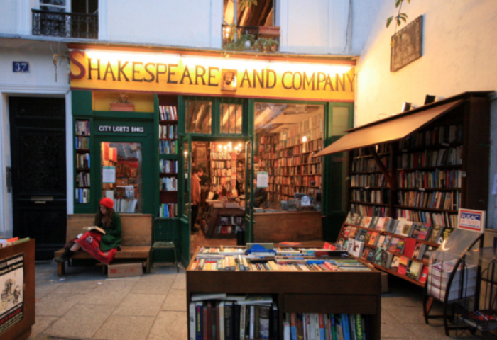 巴黎著名的莎士比亚书店也有咖啡馆了！主打果汁奶昔