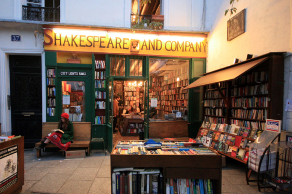 巴黎著名的莎士比亚书店也有咖啡馆了！主打果汁奶昔