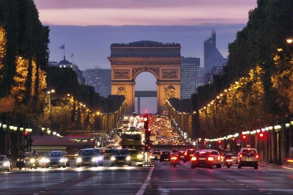 对抗污染，巴黎香榭丽舍大道将每月禁车一天