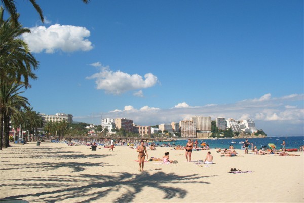 不只是阳光和沙滩，西班牙滨海旅游胜地积极转型