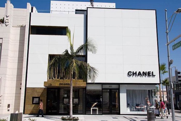 Chanel 美国公司遭员工起诉，从案件细节管窥门店管理内幕
