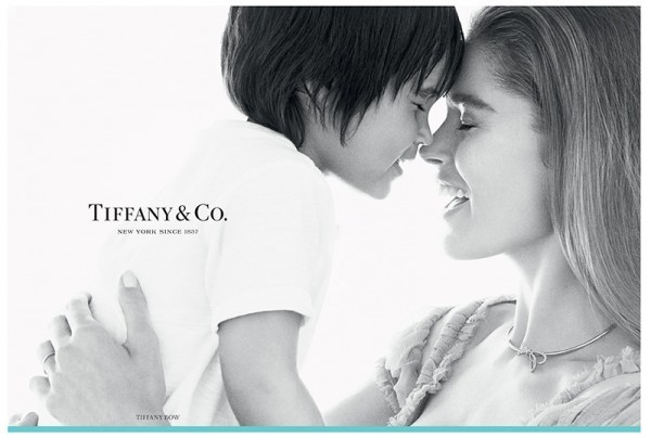 Tiffany 发布全财年数据，圣诞新年期间销售下滑，再度调低未来预期