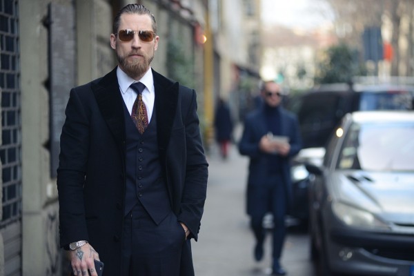经典奢侈男装品牌 Brioni 有了新的创意总监，他是个满臂纹身的街拍达人！