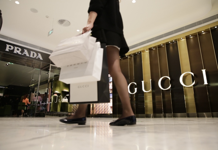 【卉观察】数据透视：为何中国人海外消费对奢侈品公司至关重要
