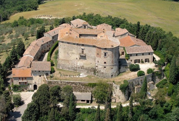 意大利千年古堡 Castle di Sismano 出售，830万美元拥有大半个绝美村庄！