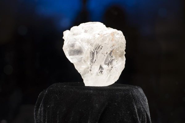 一颗813克拉的超级钻石原石以 6300万美元售出，刷新世界纪录