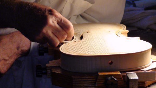 全球最顶级小提琴的诞生地，意大利小镇Cremona传统工匠面临生存挑战