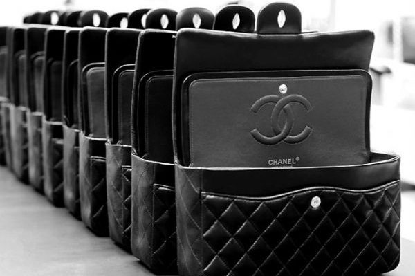 Chanel 收购160年历史的法国高级羊皮工坊 Richard，菱格纹手袋就出自这里