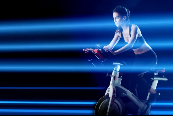 在Imax电影院骑动感单车是一种怎样的体验：45分钟穿越星际和海滩