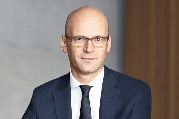 Hugo Boss 新任 CEO首次接受采访：“奢侈品，我们不玩了”