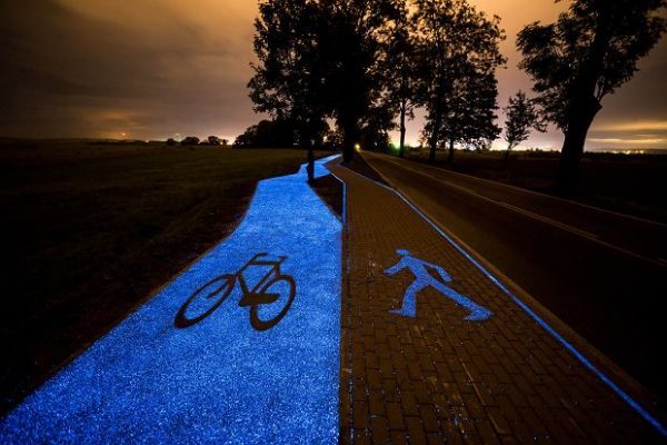 波兰建了一条太阳能自行车道，夜间可持续发光 10小时