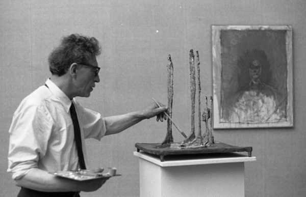 90岁的Givenchy品牌创始人将拍卖珍藏的瑞士艺术家 Giacometti 兄弟作品