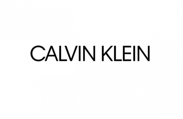 Calvin Klein 品牌有了新 Logo，由Raf Simons的老朋友一手打造