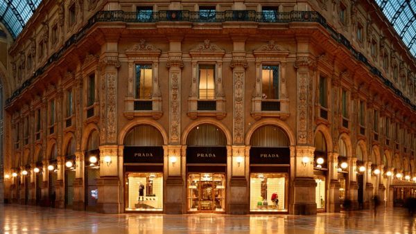 BCG奢侈品零售门店最新分析报告：两种刺激奢侈品零售渠道销售的关键策略