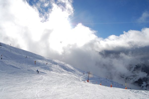 老天不给力，瑞士滑雪场赚钱主要靠夏天！