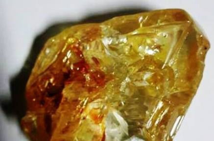 塞拉利昂发现706克拉巨型钻石原石