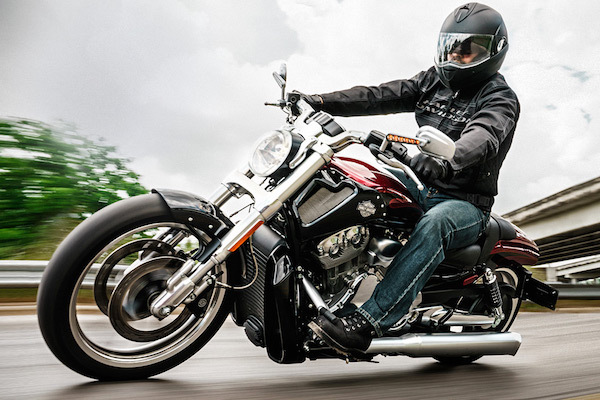 Harley-Davidson 哈雷摩托需求下滑，转移工厂大裁员