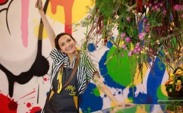 超模黄超燕创办自然花卉空间设计品牌 Miss Yolanda，为奔驰打造创意立体花园  