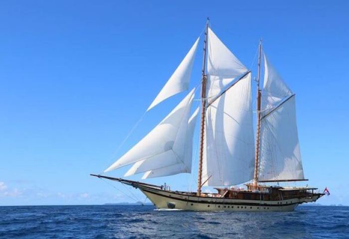 亚洲奢华航海新体验：9万美元租一艘印尼传统帆船 phinisis 畅游一周