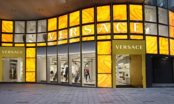 Versace 2016财年大举新开门店导致成本骤增，陷入亏损