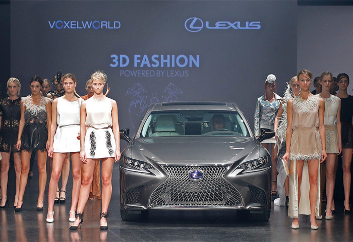 豪华汽车雷克萨斯与德国3D打印公司合办了一场时装秀