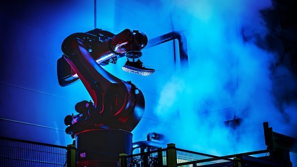 Adidas 大力推进机器人制鞋厂：Speedfactory，新品交货周期将缩短至几小时