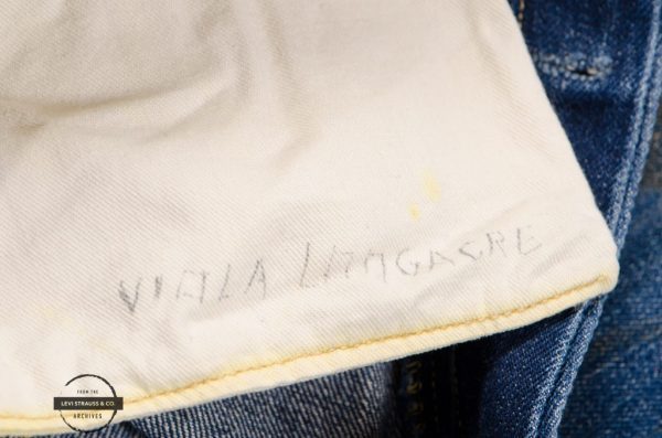 Levi’s 购回品牌史上最古老的一条女式牛仔裤，它的女主人活了整整100岁！