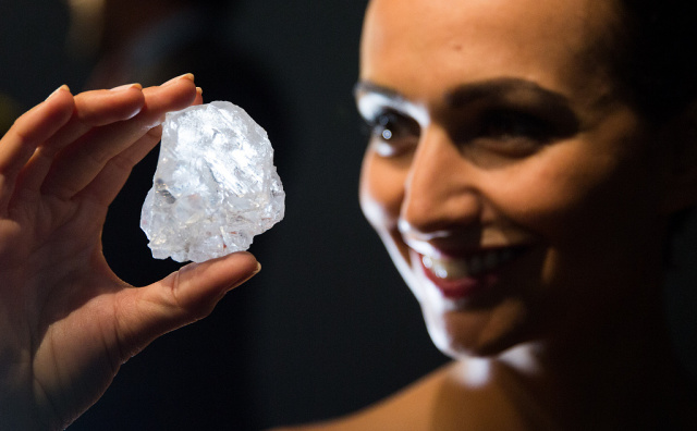 英国顶级珠宝品牌 Graff 以 5300万美元购得全球最大钻石 Lesedi la Rona