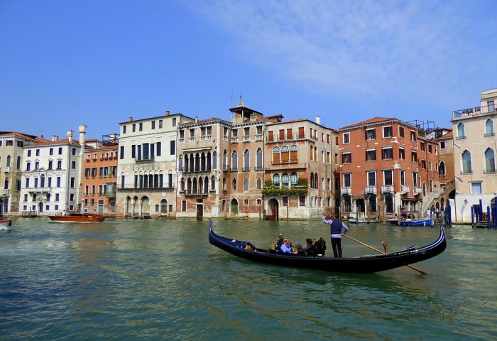意大利政府将禁止大型邮轮在威尼斯运河航行