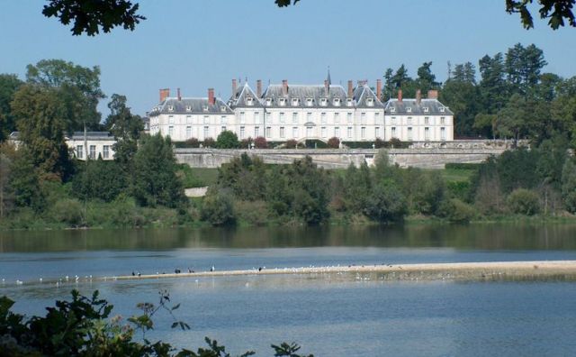 曾是路易十五情妇的宅邸，翻修耗资1亿美元的法国古堡 Chateau de Menars 挂牌3000万美元出售