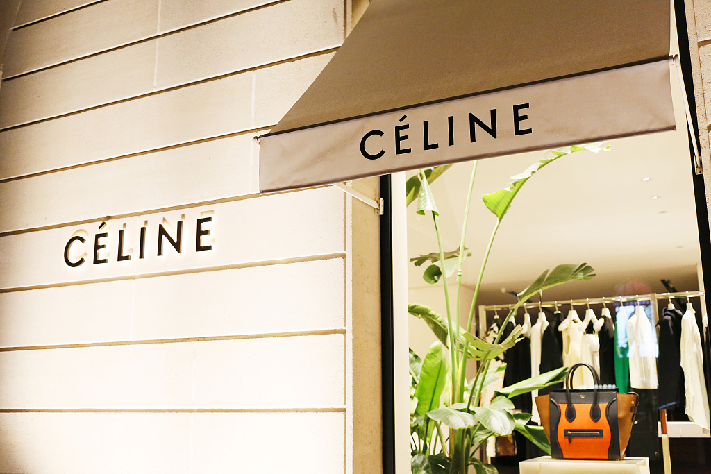 LVMH 集团旗下最后一个“不触电“的时尚类品牌：Céline 终于也要开通电商了！