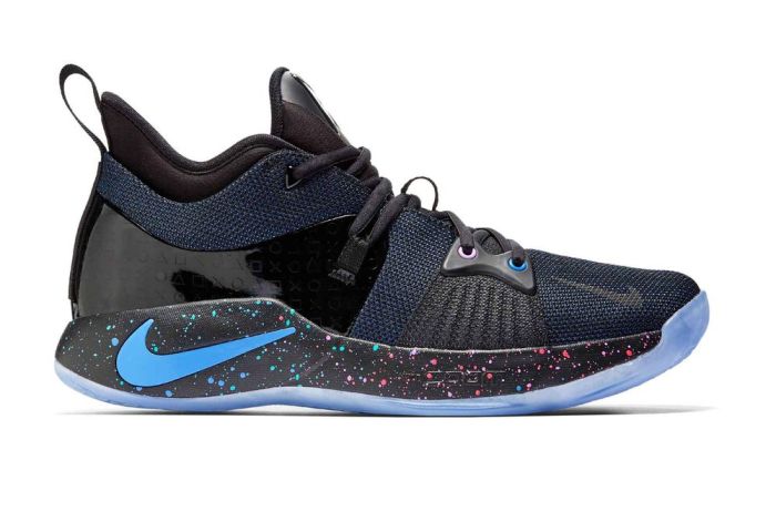 Nike跨界合作新动向：携手索尼推出“PlayStation”主题限量版篮球鞋，能和游戏机手柄一样发光振动