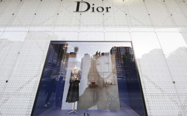 人事动向丨Stuart Weitzman创意总监因不当行为而离职；Dior 新高管来自 Fendi