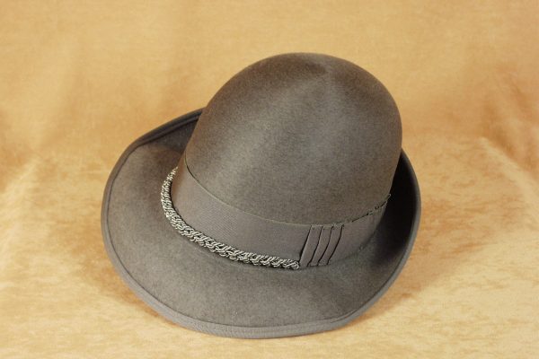 意大利奢侈品集团杰尼亚出手相救，百年制帽商 Cappellificio Cervo 免遭清算