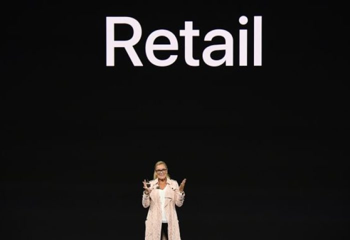 苹果薪酬最高的女高管 Angela Ahrendts：如何在推行新零售战略同时，践行数十年不变的价值观