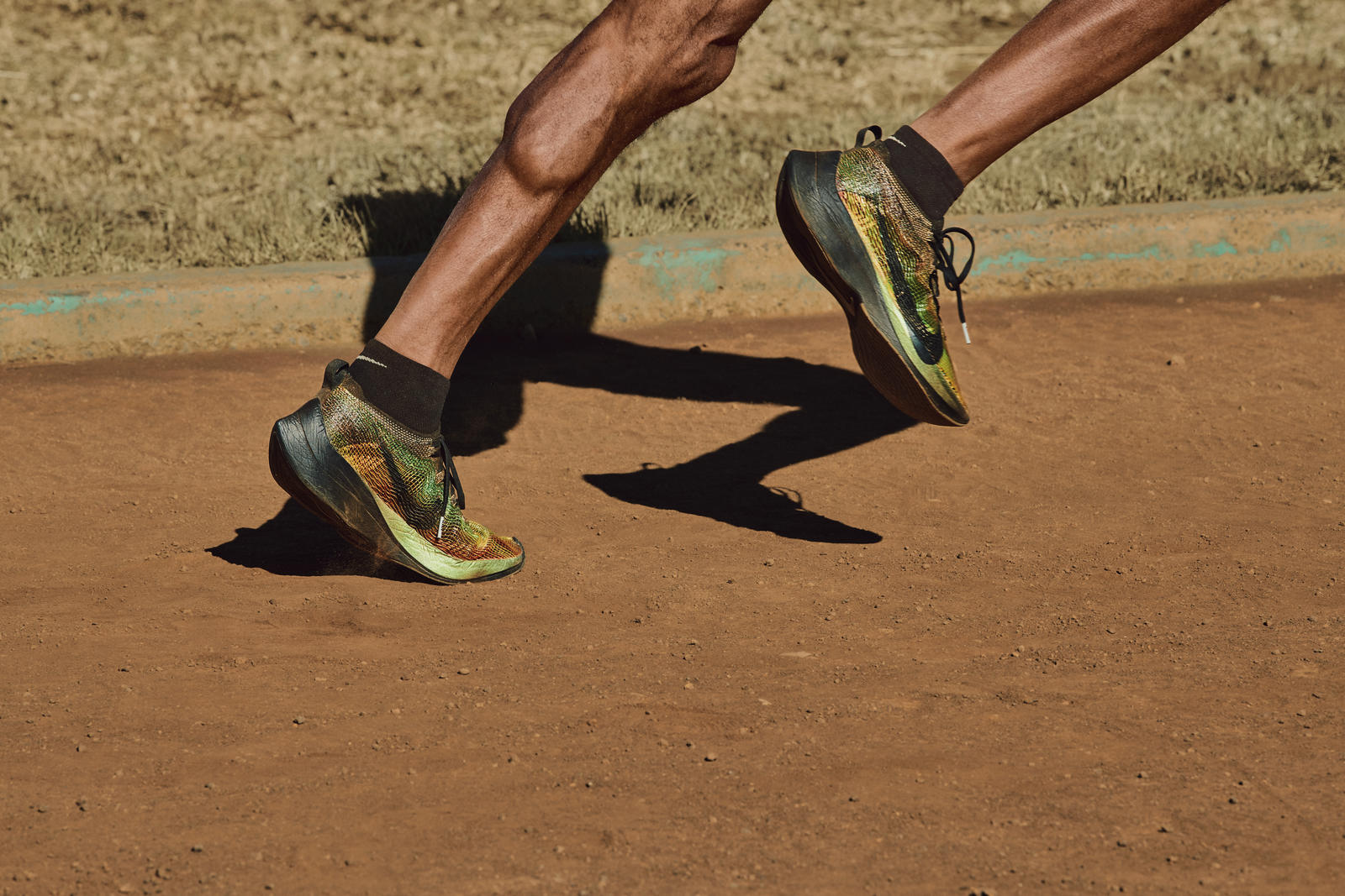 Nike 推出全新3D打印鞋面织物 FlyPrint ，由其制成的跑步鞋重量仅12克
