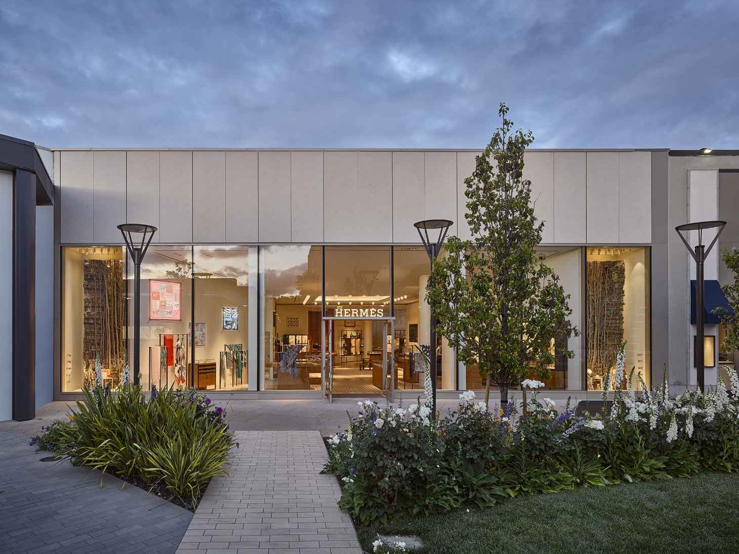 传统奢侈品走近全球科技心脏：爱马仕硅谷新店在斯坦福大学隔壁开张