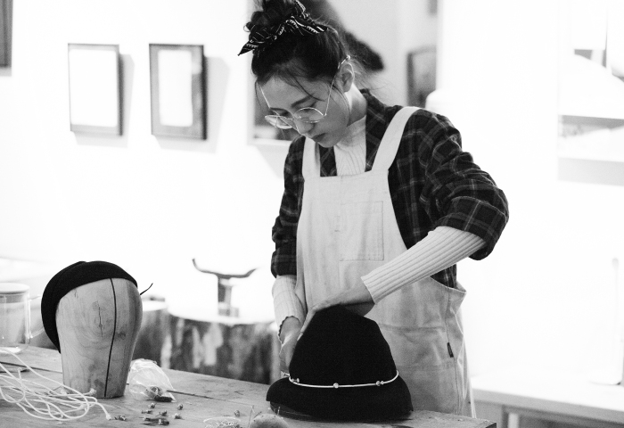 走一条完全自己蹚出来的路：《华丽志》独家专访帽饰品牌SHINE LI创始人李姗&苏文
