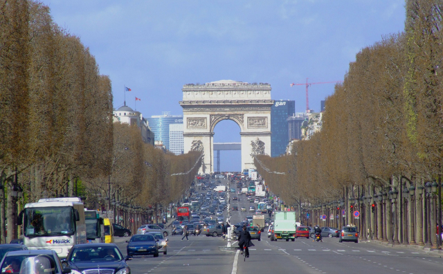 巴黎三大热门商业区获封“旅游区”，终于可以在星期天开门营业了！
