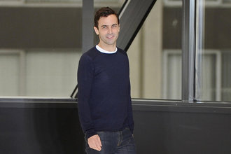 为 Louis Vuitton效力已五年，女装艺术总监 Nicolas Ghesquière的个人品牌呼之欲出