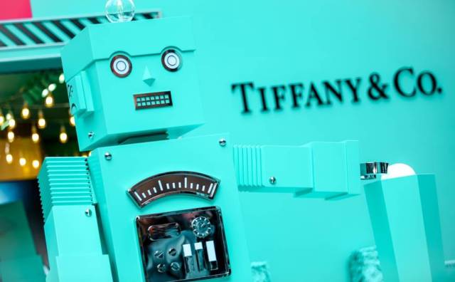 【华丽通告】Tiffany & Co.蒂芙尼举行2018亮灯仪式，打造机器人主题节日季展览